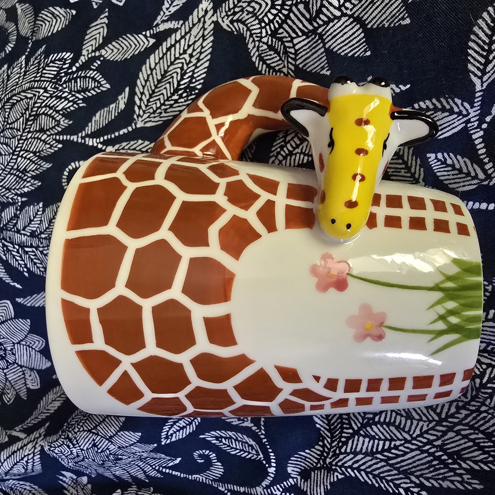 Giraffe-Themed Ceramic Mug - Brown and Yellow